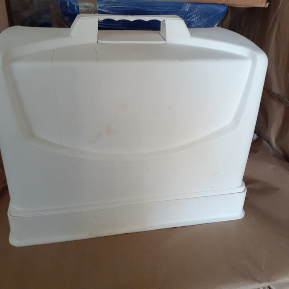 Singer Sewing Machine - Picture 4 of 4